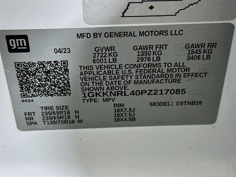 Used 2023 GMC Acadia SLE w/ Driver Convenience Package image 12