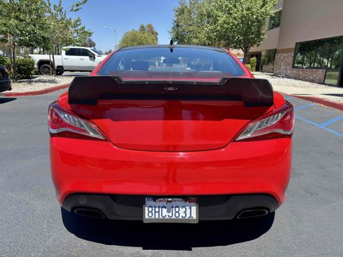 Used 2010 Hyundai Genesis 2.0T RWD image 9