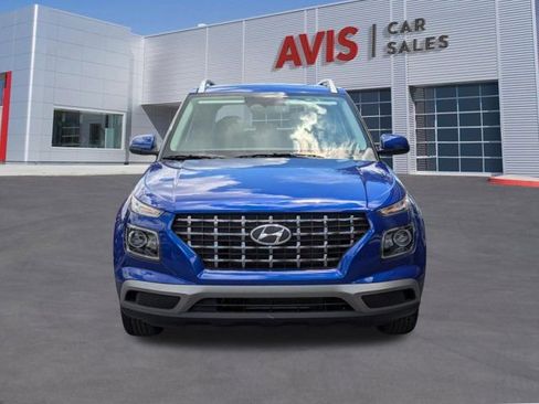 Used 2025 Hyundai Venue SEL FWD image 2