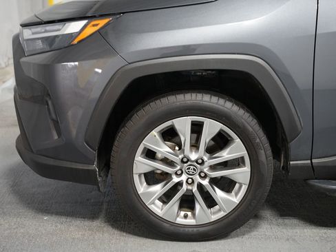 Used 2022 Toyota RAV4 XLE Premium FWD image 5