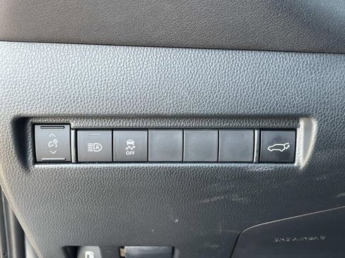 Used 2024 Toyota Venza XLE AWD/4WD image 27