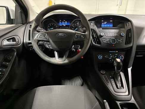 Used 2016 Ford Focus SE w/ Reverse Sensing Package FWD image 11