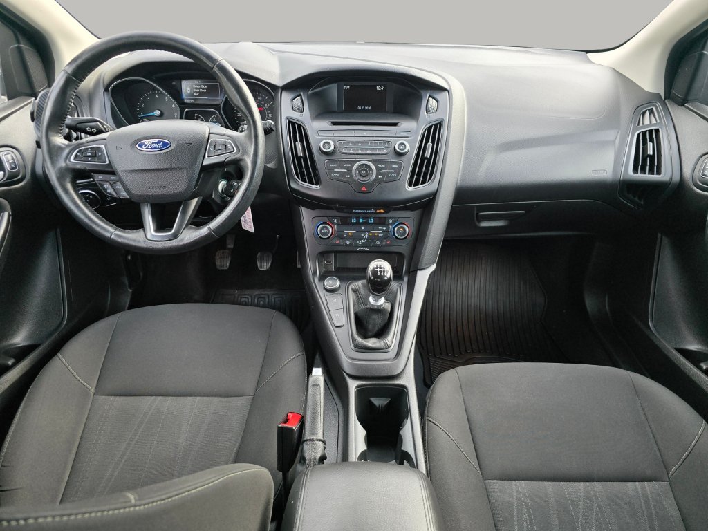 Used 2016 Ford Focus SE w/ SE Cold Weather Package FWD image 2
