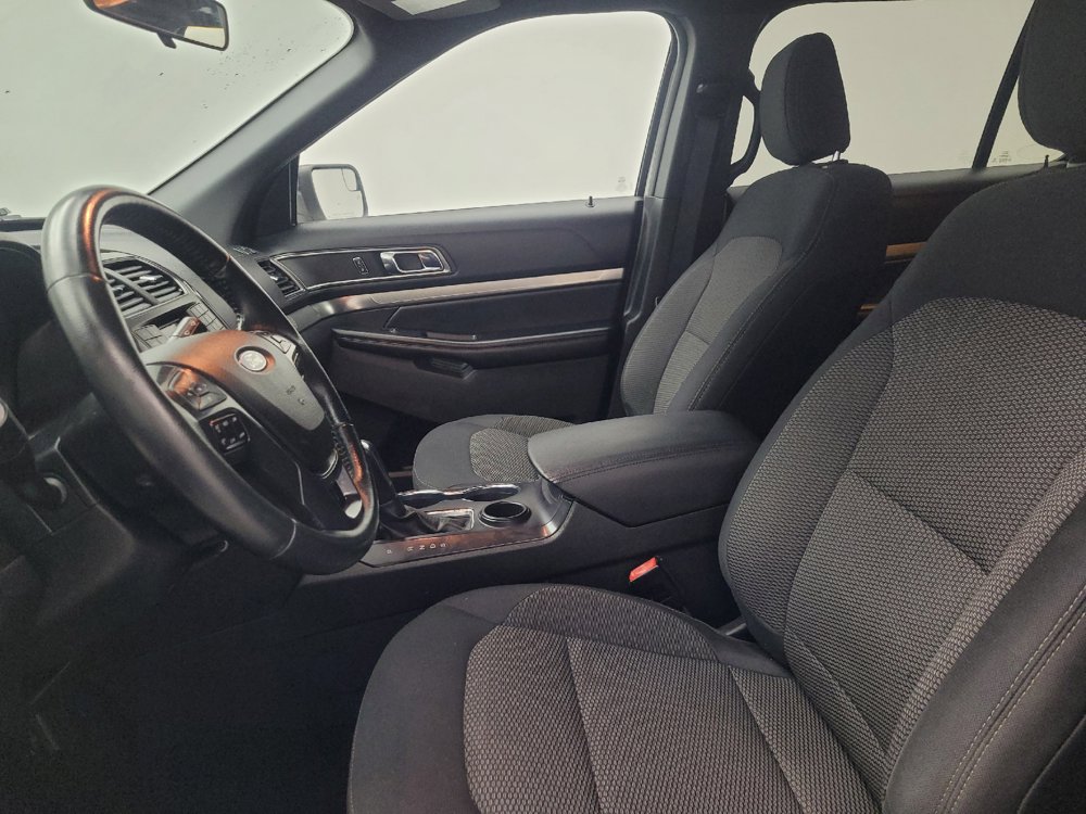 Used 2018 Ford Explorer XLT FWD image 17