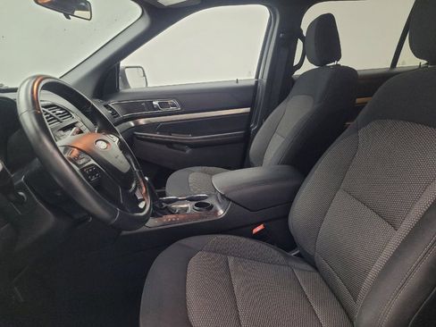 Used 2018 Ford Explorer XLT FWD image 15