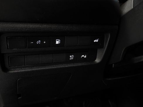 Used 2023 Mitsubishi Outlander SE image 41