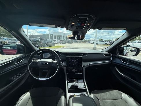 New 2025 Jeep Grand Cherokee Altitude image 12