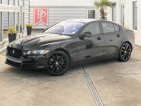 Used 2018 Jaguar XE Prestige image 2
