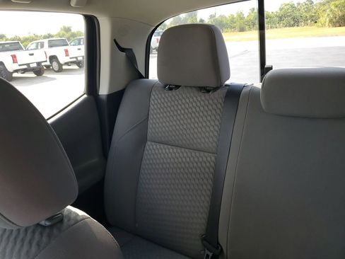 Certified 2022 Toyota Tacoma TRD Off-Road image 12