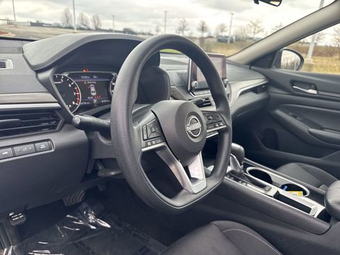 Used 2024 Nissan Altima 2.5 SV image 21