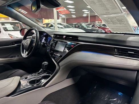 Used 2018 Toyota Camry XLE image 28