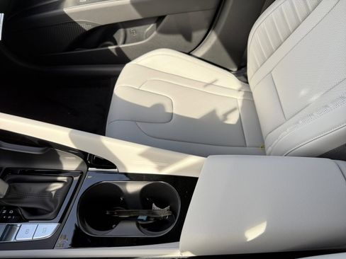 New 2025 Hyundai Elantra Limited image 14