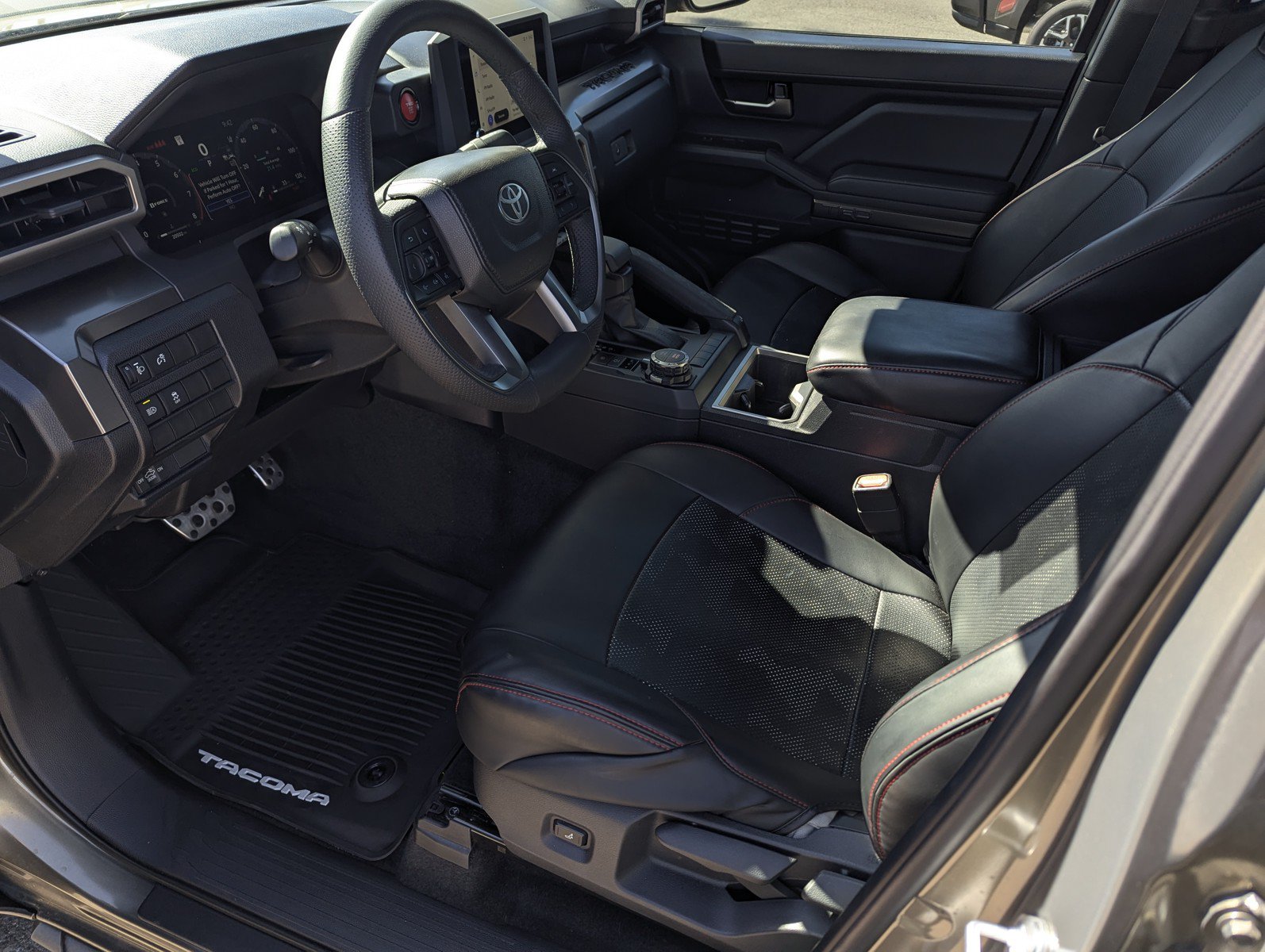 Used 2025 Toyota Tacoma TRD Sport AWD/4WD image 10