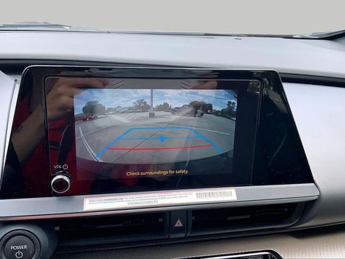 Used 2024 Toyota Prius XLE FWD image 28