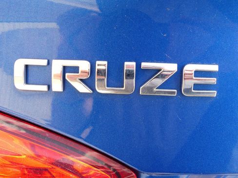 Used 2017 Chevrolet Cruze LT w/ Convenience Package FWD image 14