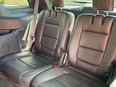 Used 2015 Ford Explorer XLT w/ Equipment Group 202B FWD image 19