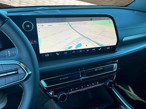 New 2025 Chevrolet Traverse LT w/ Enhanced Driving Package image 6