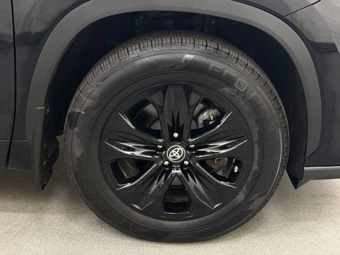 Used 2023 Toyota Highlander XLE AWD/4WD image 35