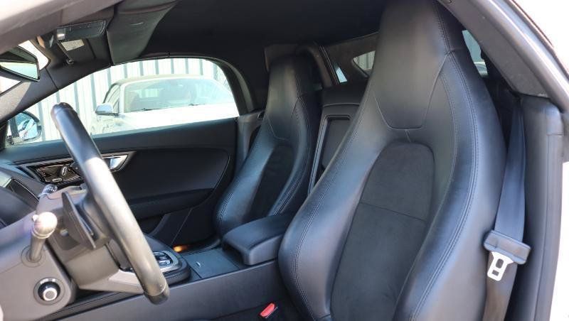 Used 2017 Jaguar F-TYPE Convertible RWD image 11