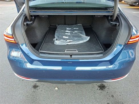 Used 2025 BMW 530i xDrive w/ Premium Package image 29