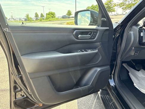 New 2025 Nissan Armada SL w/ Captain's Chari Seat Package image 21