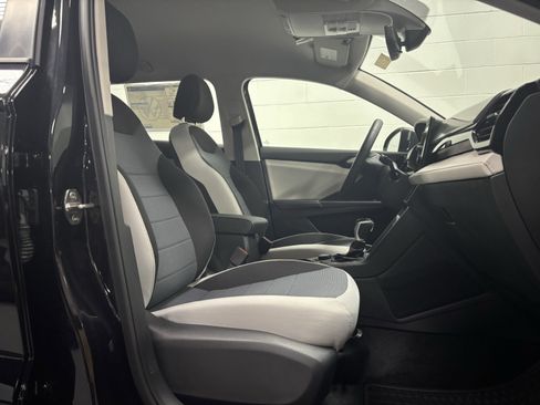 New 2025 Volkswagen Taos S image 10