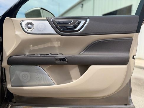 Used 2020 Lincoln Continental Reserve w/ Luxury Package FWD image 15