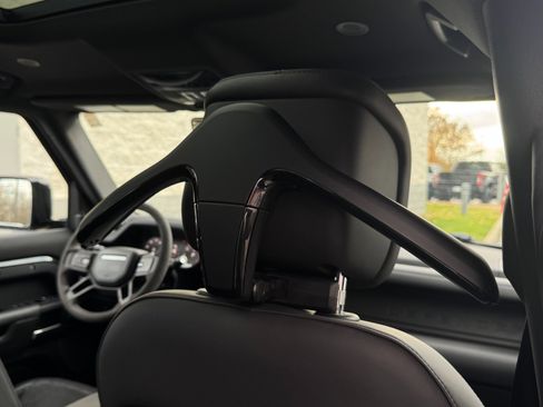 Used 2023 Land Rover Defender 110 image 42