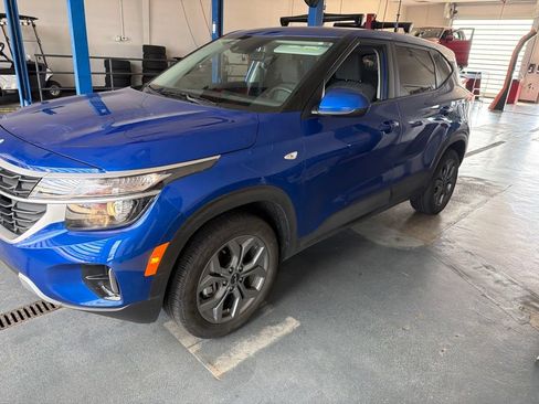 Used 2024 Kia Seltos LX AWD/4WD image 4