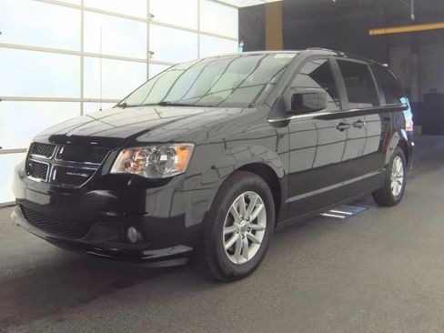 Used 2019 Dodge Grand Caravan SXT image 1