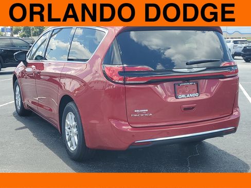 New 2026 Chrysler Pacifica Select image 4
