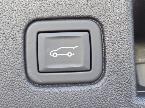 Used 2024 Chevrolet Equinox LT w/ LPO, Floor Liner Package FWD image 19