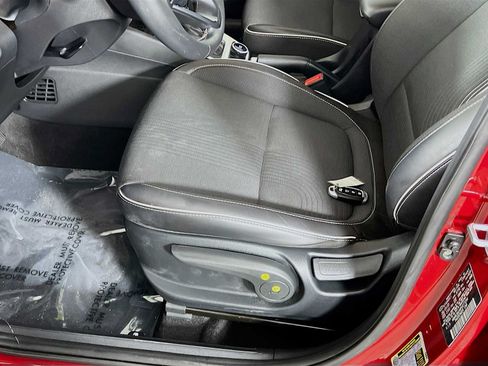 Certified 2023 Hyundai Venue Limited w/ Cargo Package FWD image 20