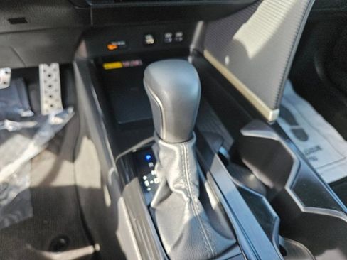 Used 2025 Toyota Camry SE w/ Convenience Package image 16