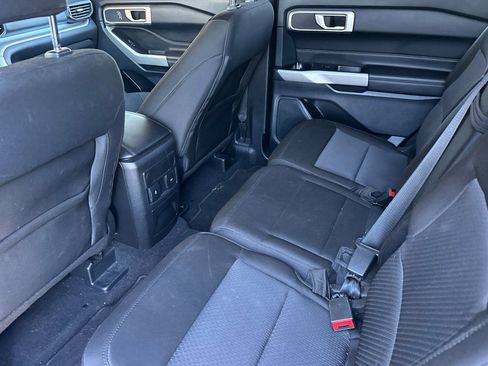 Used 2023 Ford Explorer XLT AWD/4WD image 11