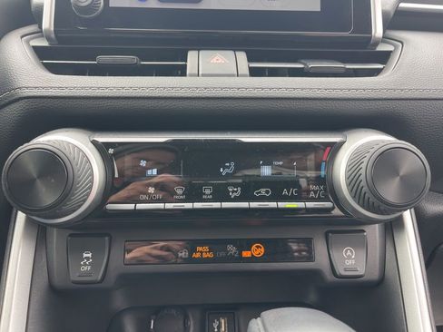 Used 2025 Toyota RAV4 LE image 20