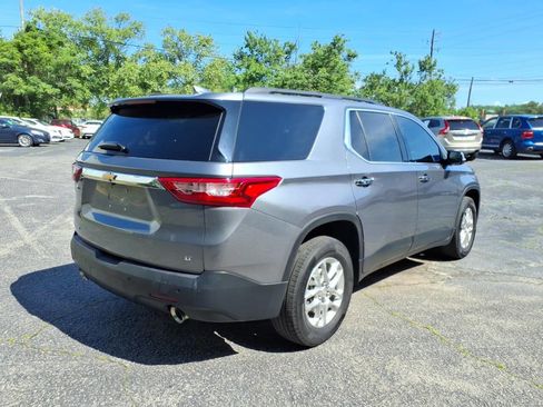 Used 2020 Chevrolet Traverse LT FWD image 3