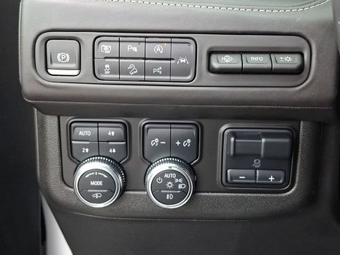 Used 2024 GMC Yukon XL Denali Ultimate AWD/4WD image 28