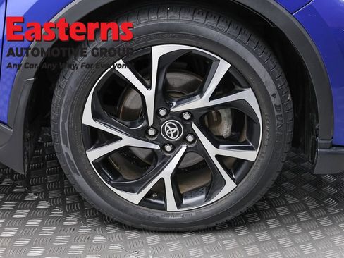 Used 2021 Toyota C-HR XLE FWD image 30
