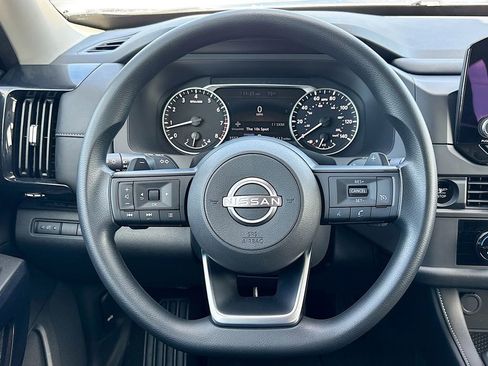 Used 2025 Nissan Pathfinder S image 11