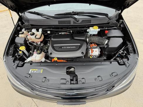 Used 2019 Chrysler Pacifica Limited w/ Advanced Safetytec Group FWD image 30