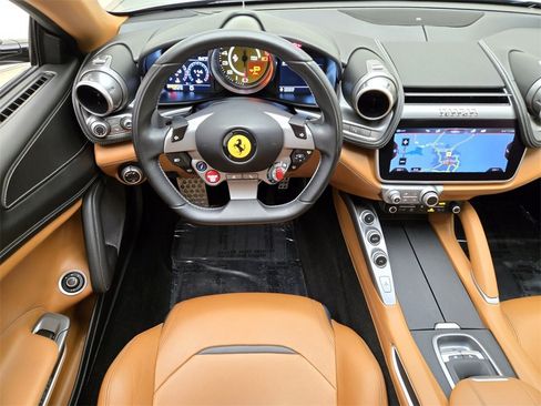 Used 2017 Ferrari GTC4Lusso image 21