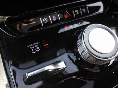 Used 2024 Jeep Wagoneer 4WD w/ Premium Group I image 11