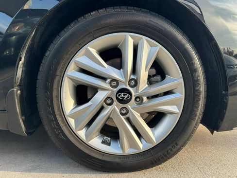 Used 2020 Hyundai Elantra SEL FWD image 28