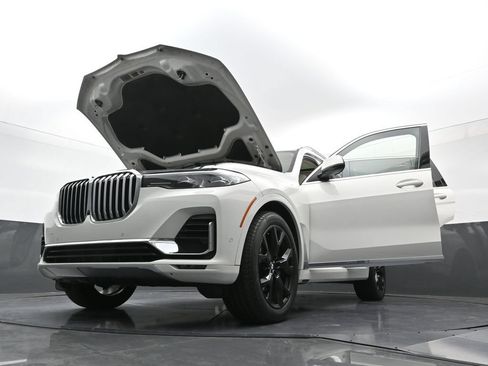 Used 2022 BMW X7 xDrive40i w/ Executive Package AWD/4WD image 40