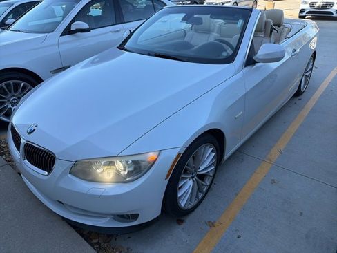 Used 2011 BMW 335i Convertible image 1