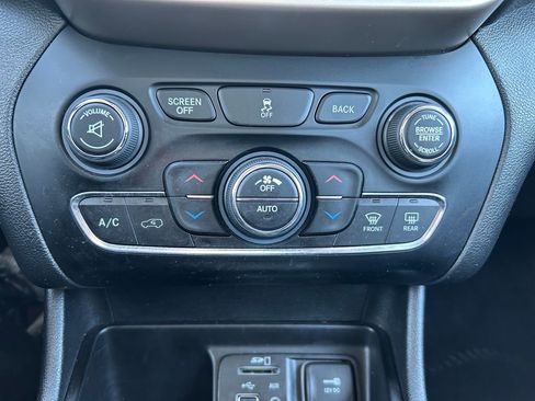 Certified 2016 Jeep Cherokee Limited image 14