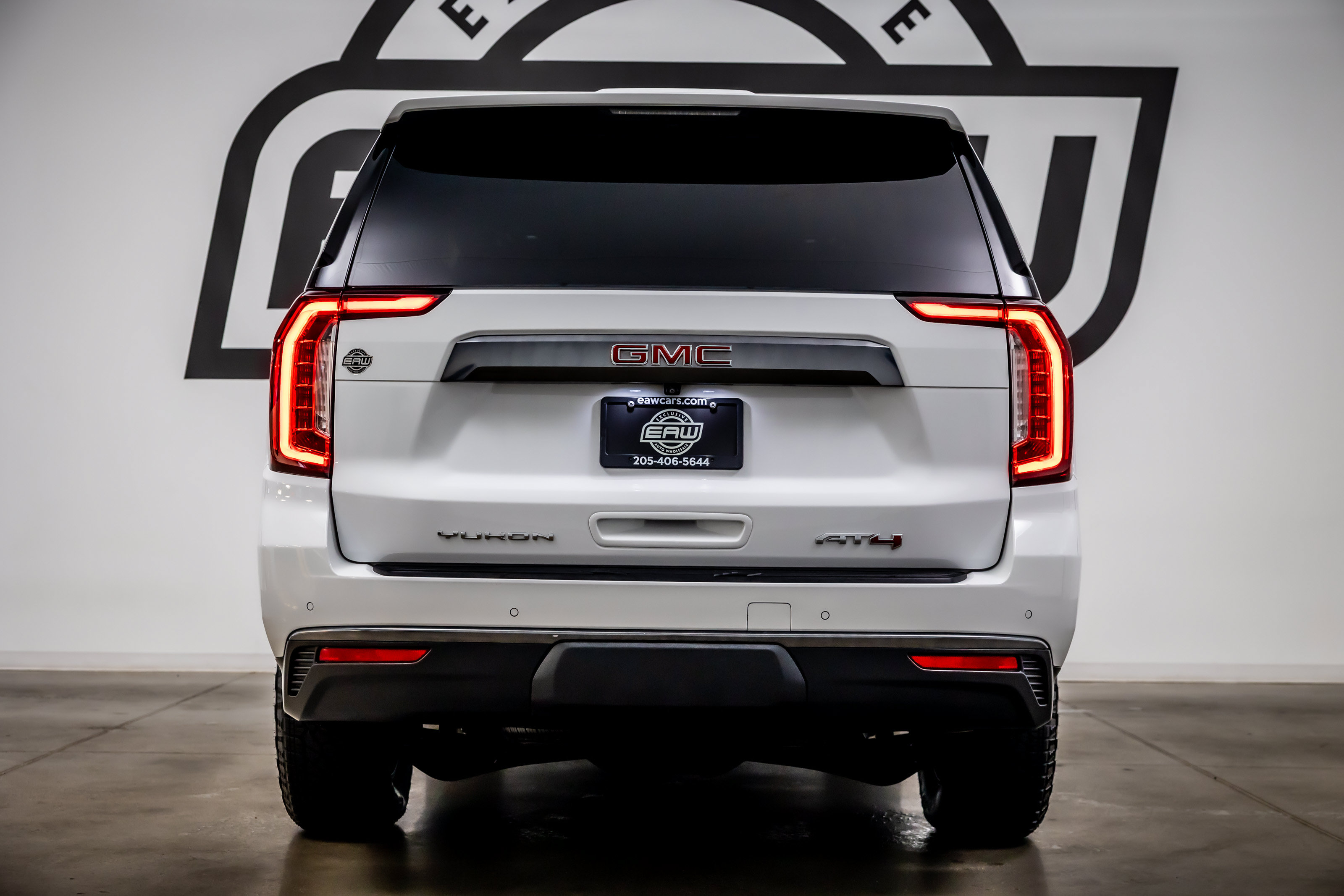 Used 2023 GMC Yukon XL AT4 w/ AT4 Premium Plus Package AWD/4WD image 11