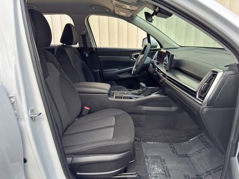 Used 2024 Kia Sorento LX FWD image 13