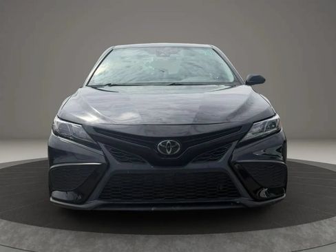 Used 2022 Toyota Camry SE FWD image 2